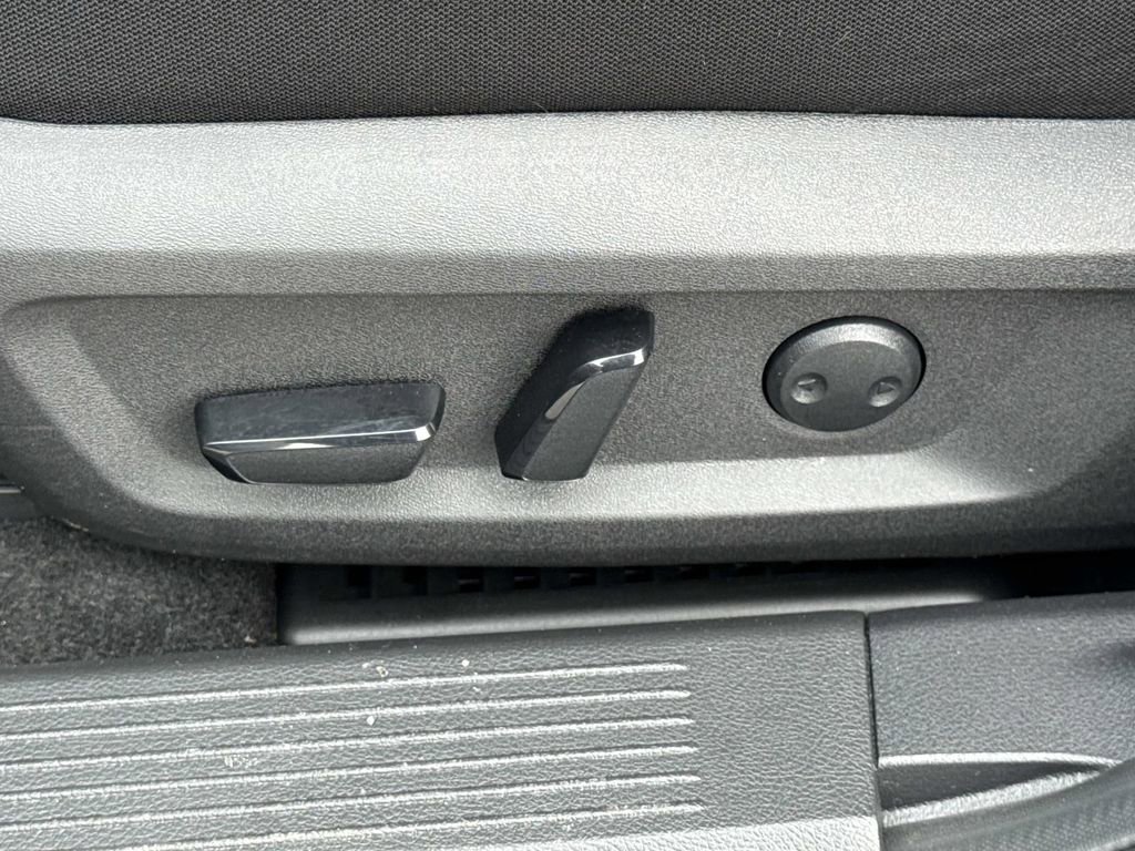 Used 2023 Nissan Rogue SV AWD/4WD image 15