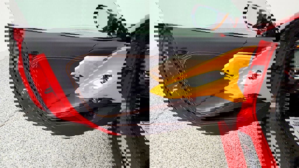 Used 2025 Chevrolet Corvette Stingray Preferred Cpe w/ Body-Color Dual Roof Package RWD image 11