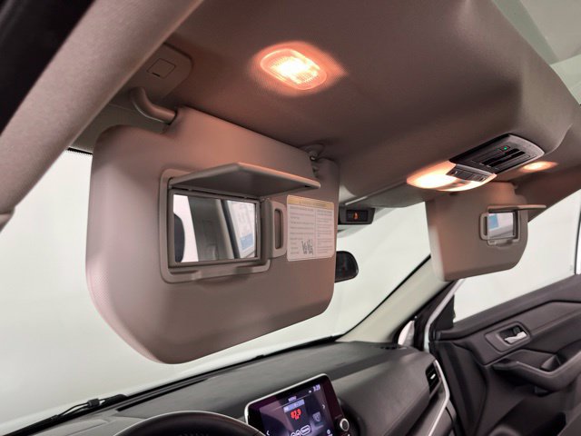 Used 2025 Nissan Rogue SV w/ SV Premium Package FWD image 37