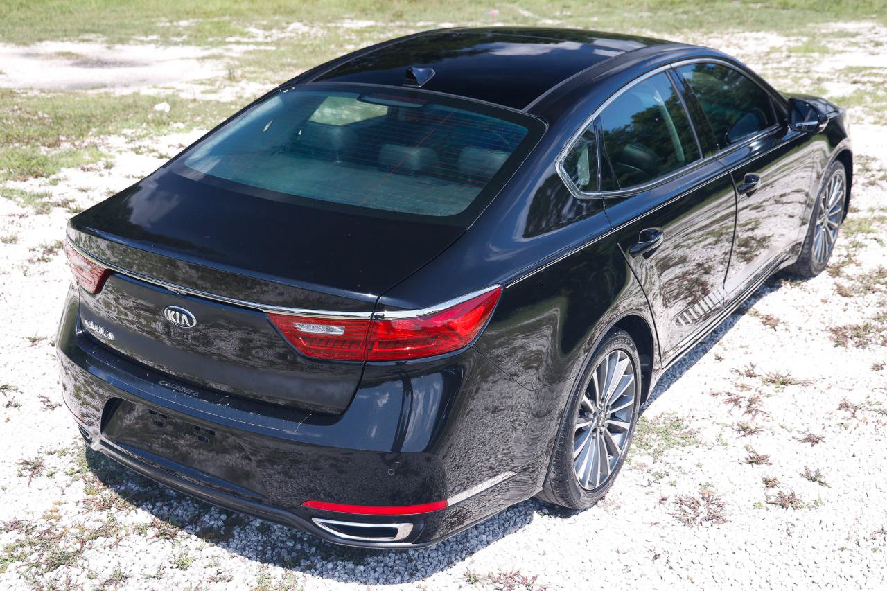 Used 2017 Kia Cadenza Premium w/ Luxury Package FWD image 11
