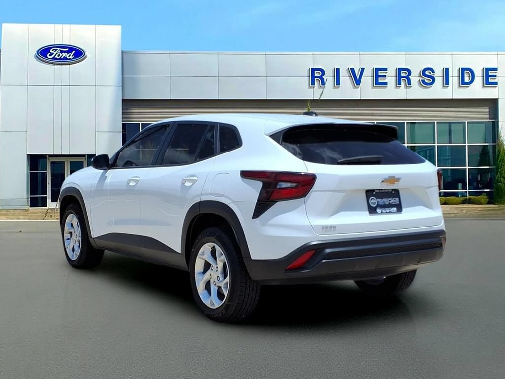 Used 2025 Chevrolet Trax LS w/ LS Convenience Package FWD image 5
