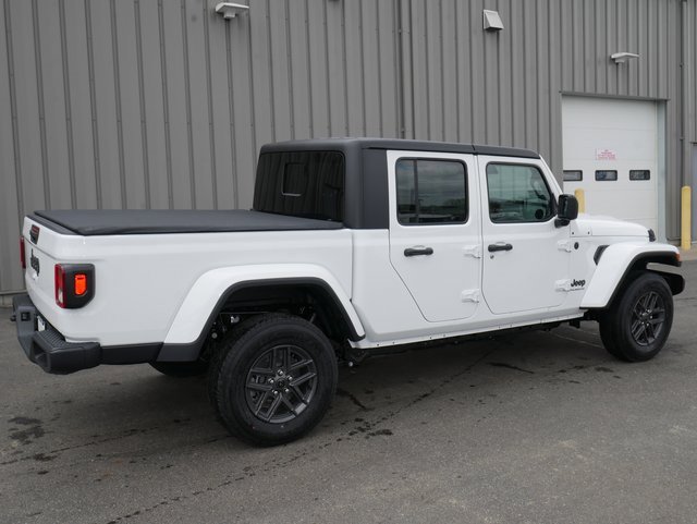 Used 2024 Jeep Gladiator Sport image 13