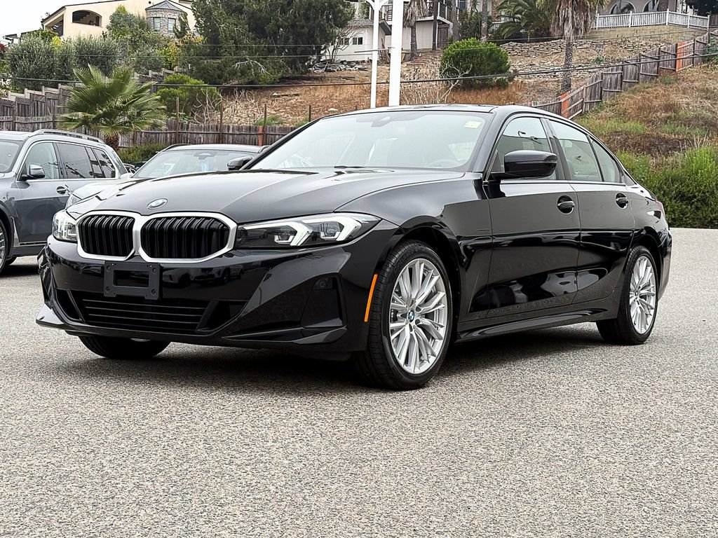 Used 2023 BMW 330i Sedan w/ Driving Assistance Package RWD image 3