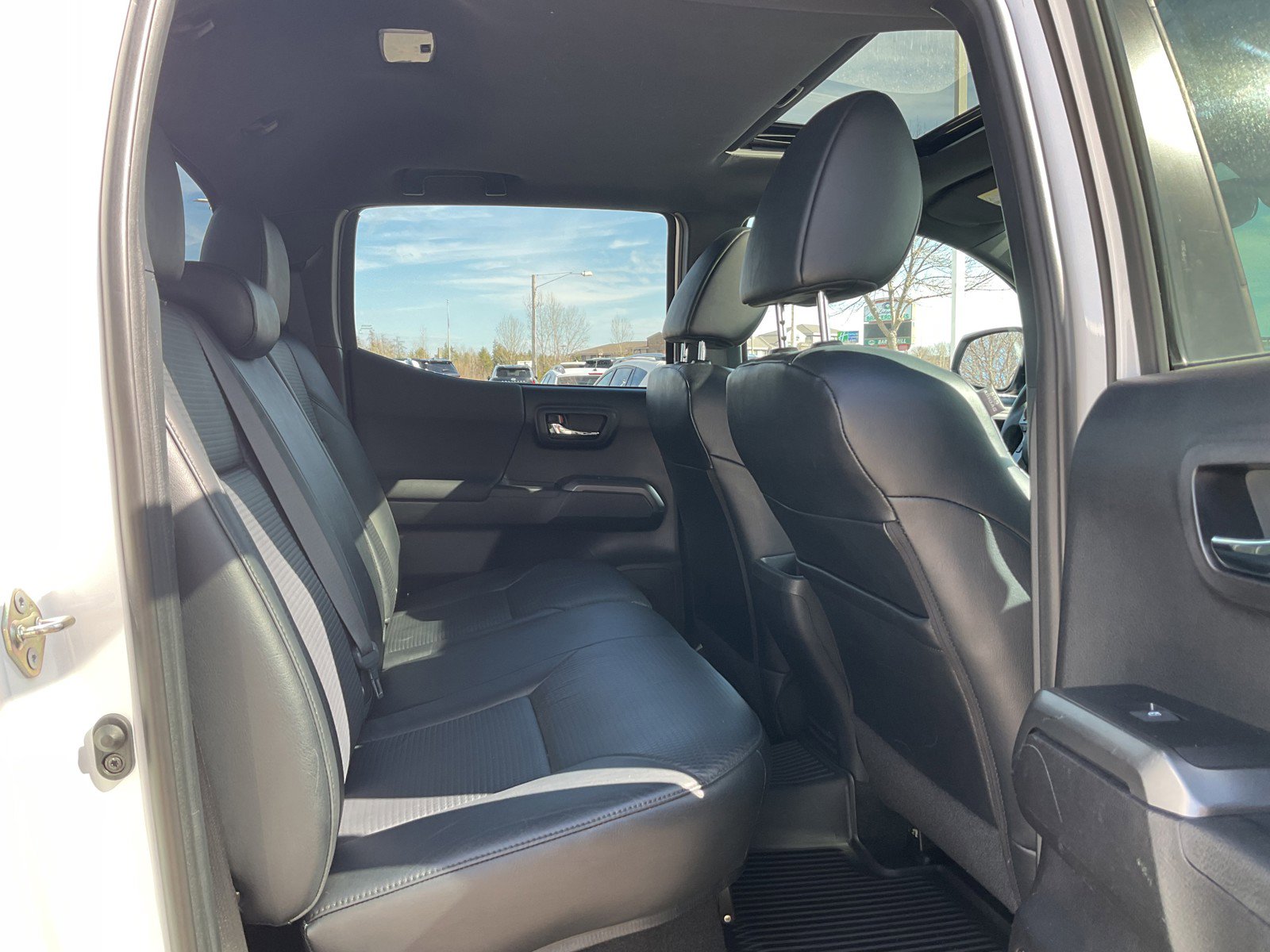 Used 2020 Toyota Tacoma TRD Off-Road w/ TRD Premium Off Road Package image 15