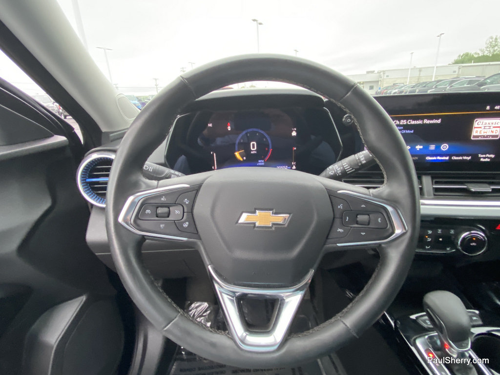 Used 2025 Chevrolet Trax LT w/ LT Convenience Package FWD image 16