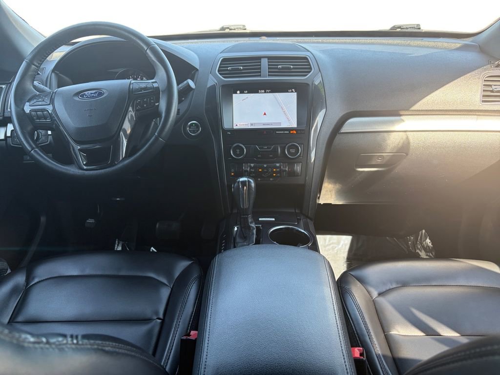 Used 2019 Ford Explorer XLT w/ Equipment Group 202A FWD image 12