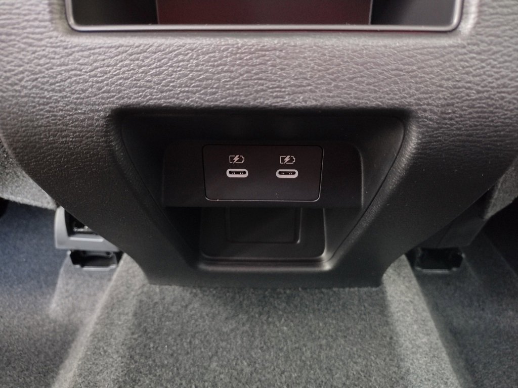 New 2025 Mitsubishi Outlander SE image 26