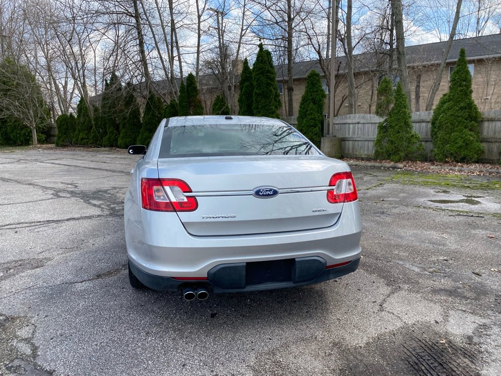 Used 2010 Ford Taurus SEL image 4