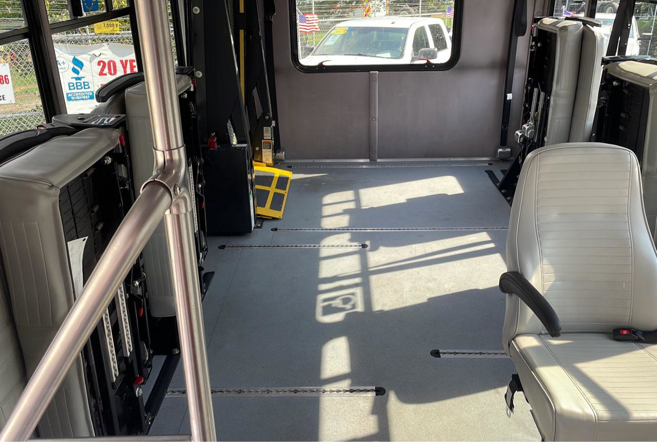 Used 2015 Chevrolet Express 3500 w/ Shuttle Bus Package RWD image 31