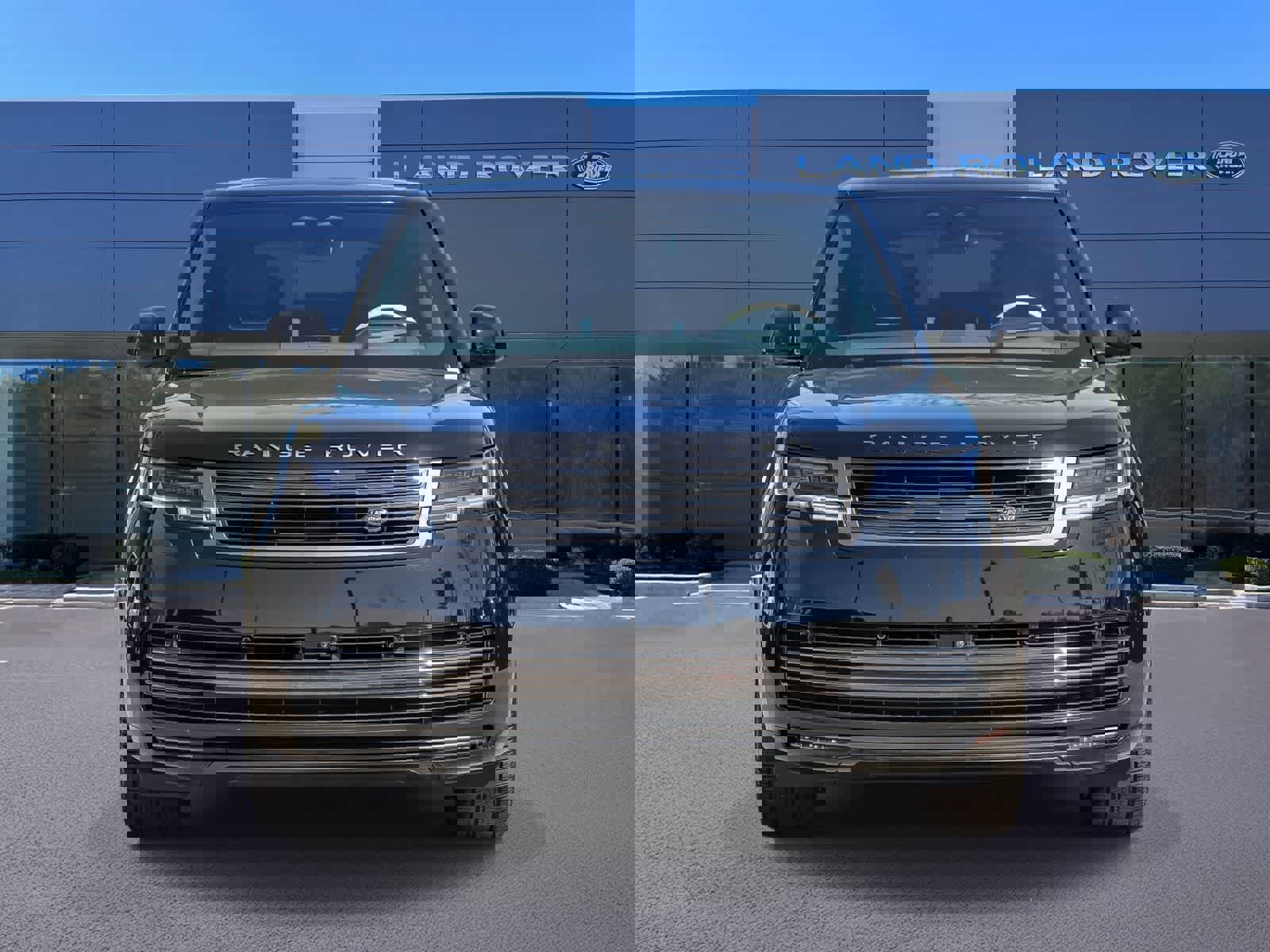 Used 2024 Land Rover Range Rover SV image 2