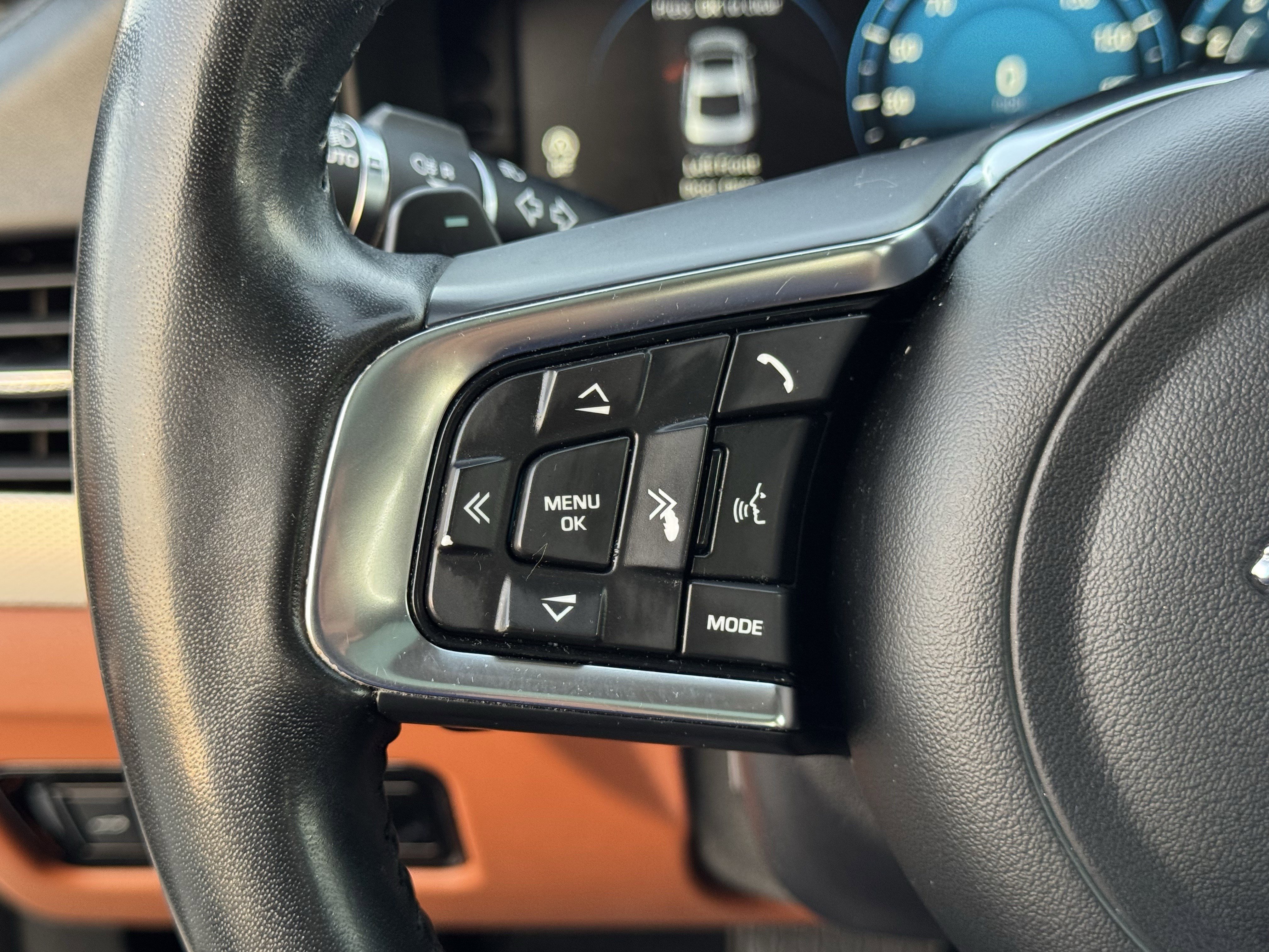 Used 2018 Jaguar XF Portfolio image 30