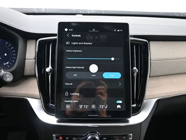 New 2026 Volvo XC90 B6 Core w/ Protection Package Premier image 17