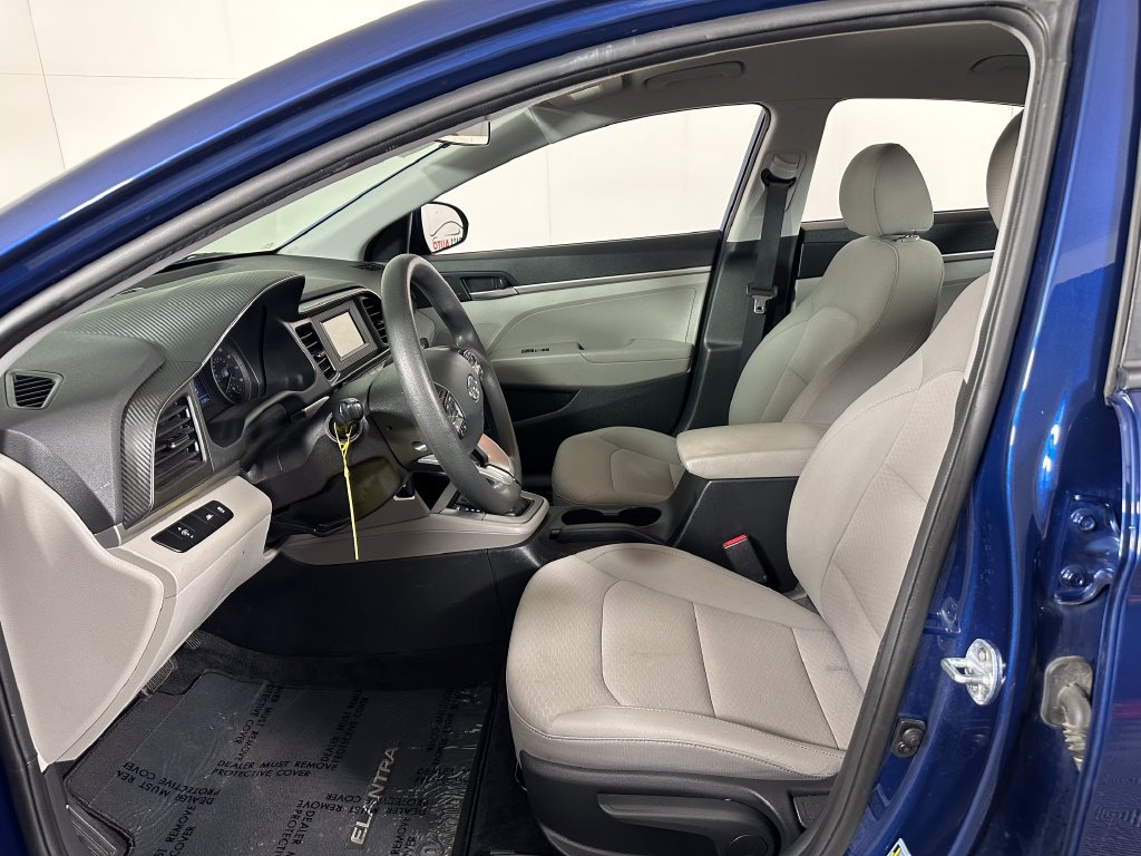 Used 2020 Hyundai Elantra SE FWD image 15