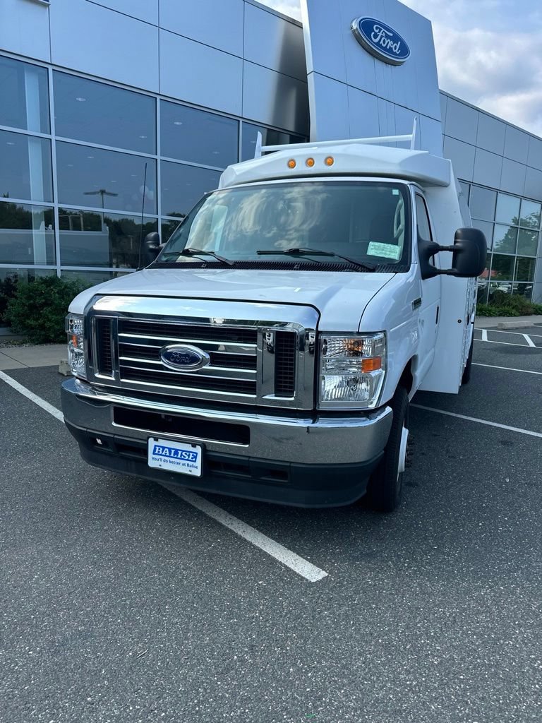 Used 2024 Ford E-450 and Econoline 450 Super Duty w/ Power Windows & Locks Group RWD image 2