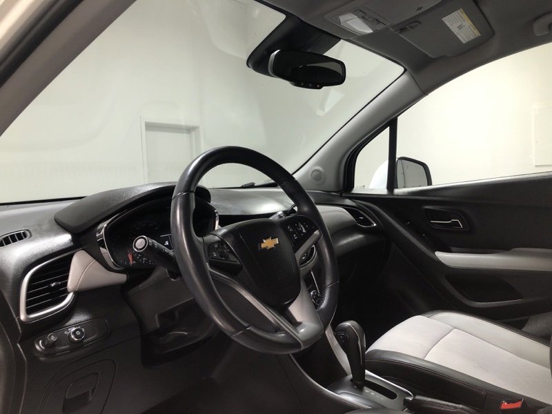 Used 2022 Chevrolet Trax LT w/ LT Convenience Package image 18