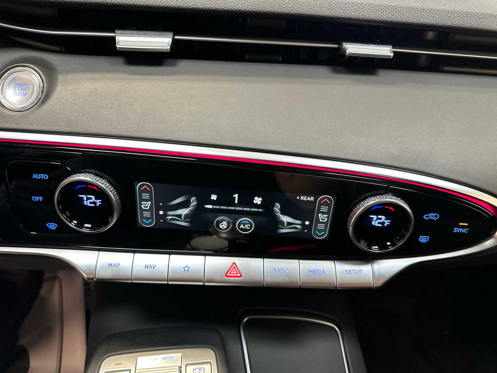 New 2025 Genesis GV70 3.5T Sport AWD/4WD image 18