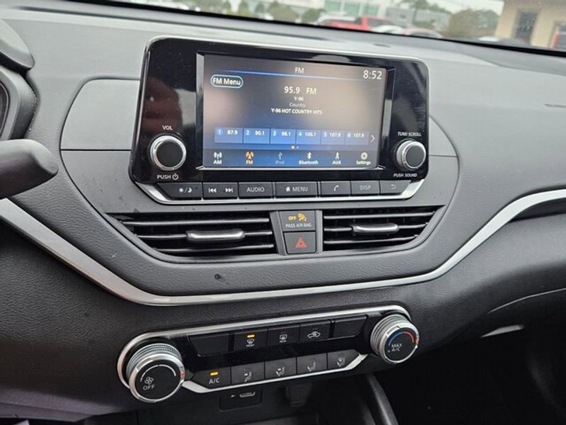 Used 2024 Nissan Altima 2.5 S image 18