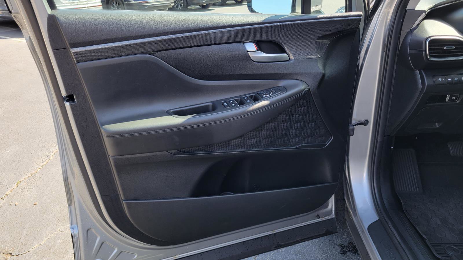 Used 2023 Hyundai Santa Fe SEL w/ Winter Weather Package image 16