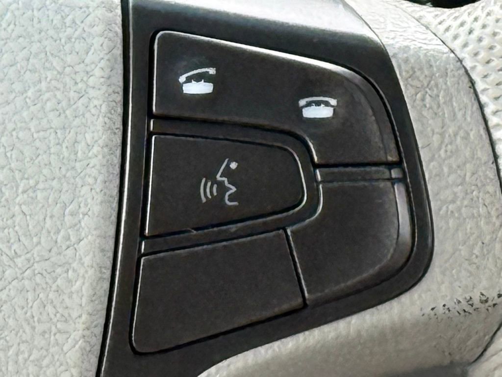 Used 2013 Toyota Sienna XLE image 28