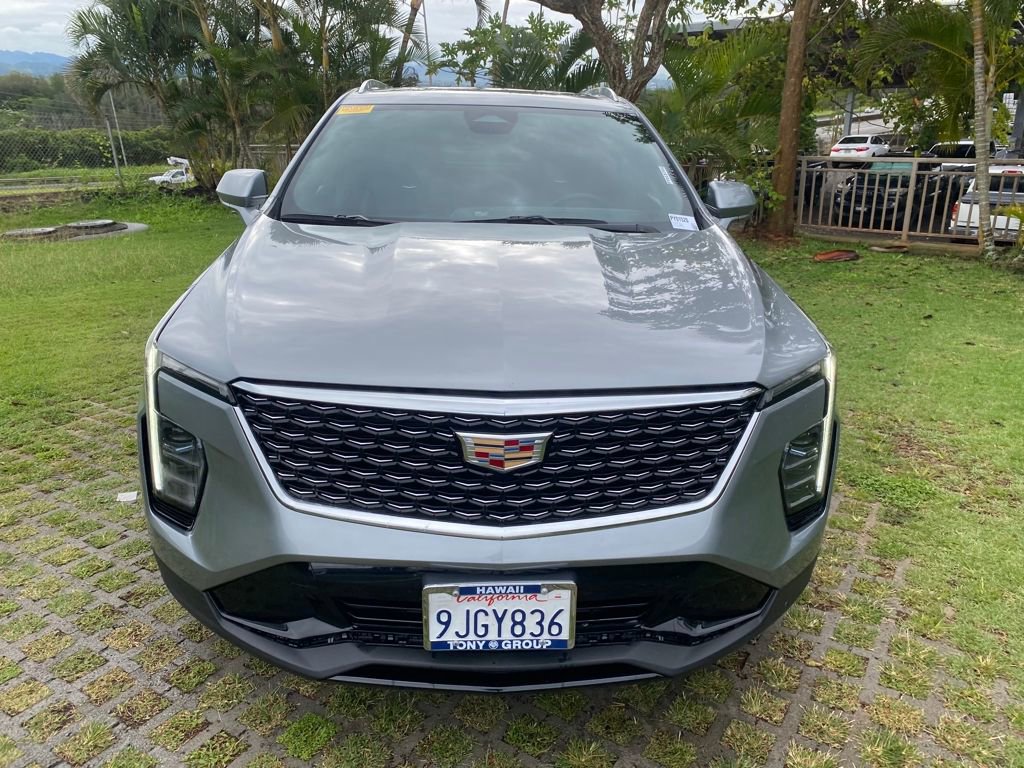 Used 2024 Cadillac XT4 Premium Luxury image 2