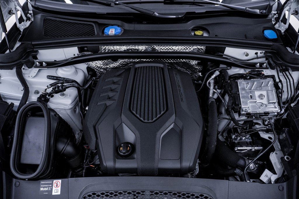 Certified 2025 Porsche Macan image 29