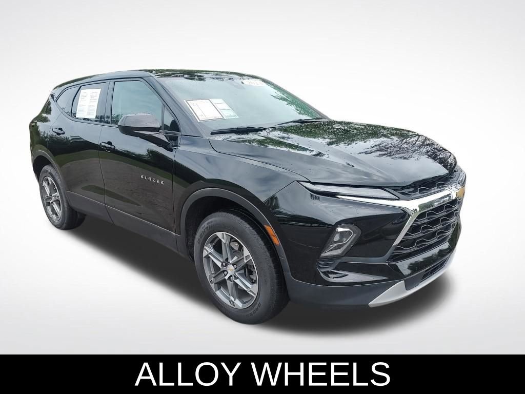 Used 2024 Chevrolet Blazer LT image 3
