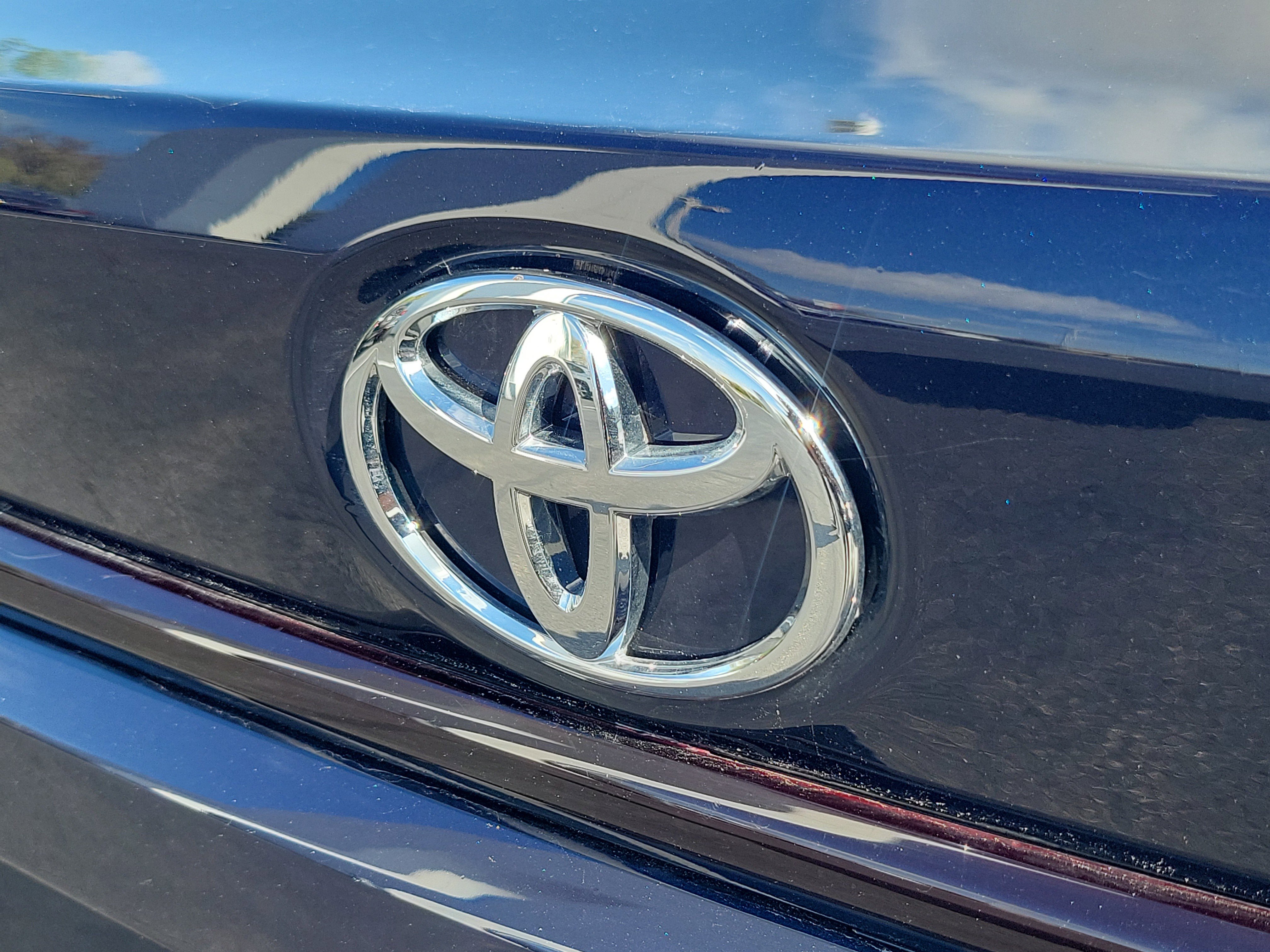 Certified 2025 Toyota Corolla LE FWD image 7