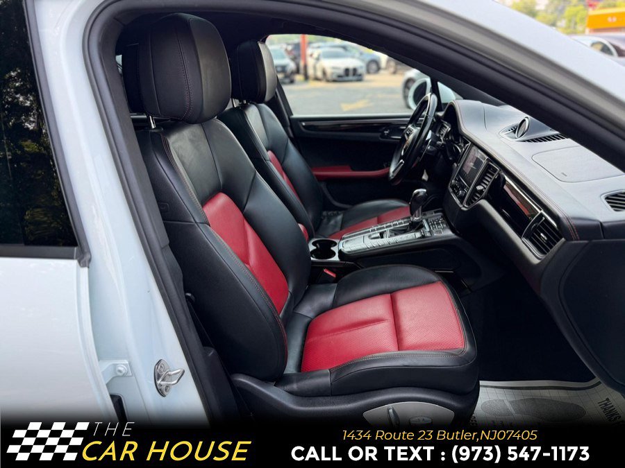 Used 2018 Porsche Macan AWD/4WD image 24