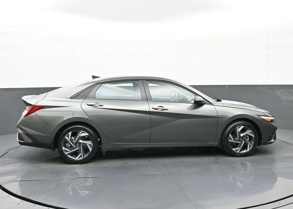 Certified 2025 Hyundai Elantra Sport image 3