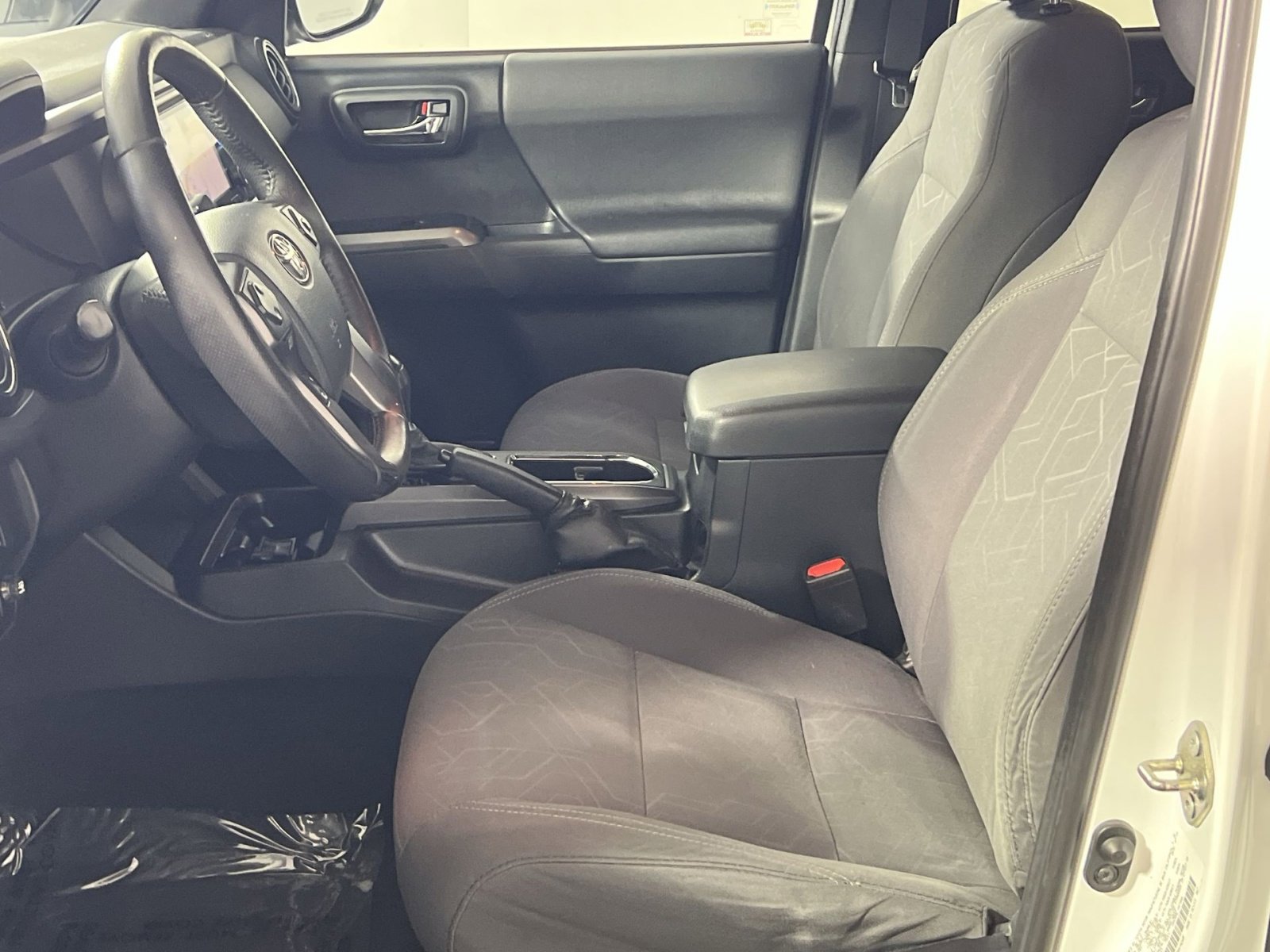 Used 2016 Toyota Tacoma TRD Sport w/ Towing Package image 13