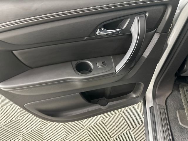 Used 2015 GMC Acadia SLE image 16