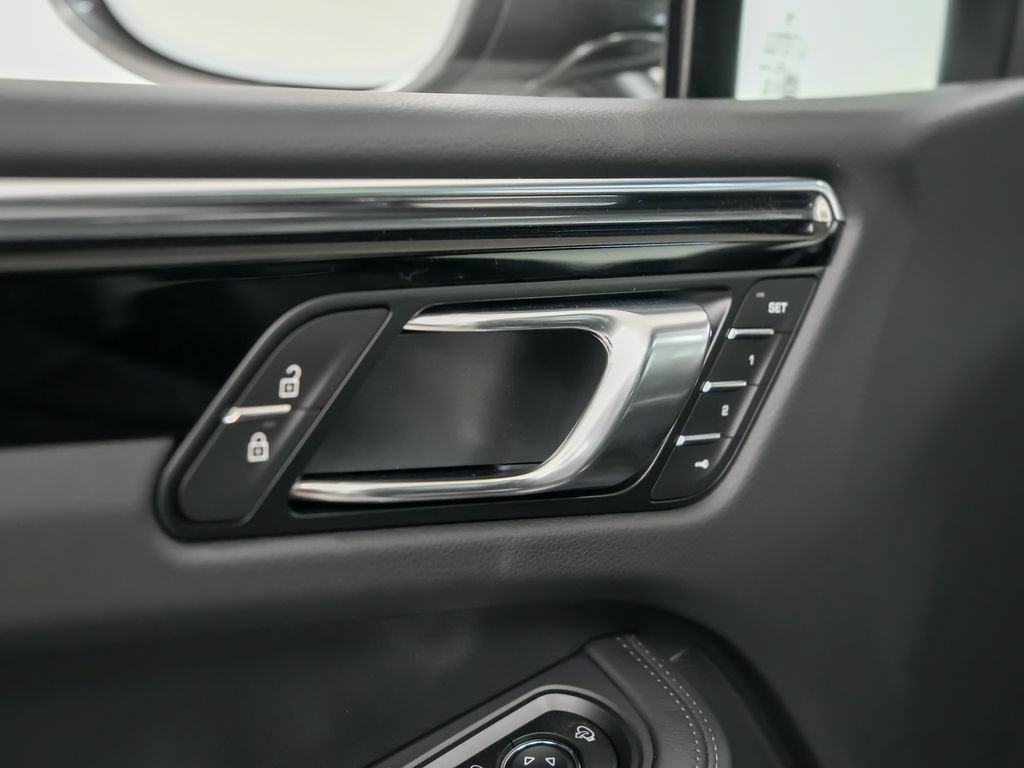 Certified 2026 Porsche Macan Turbo AWD/4WD image 22