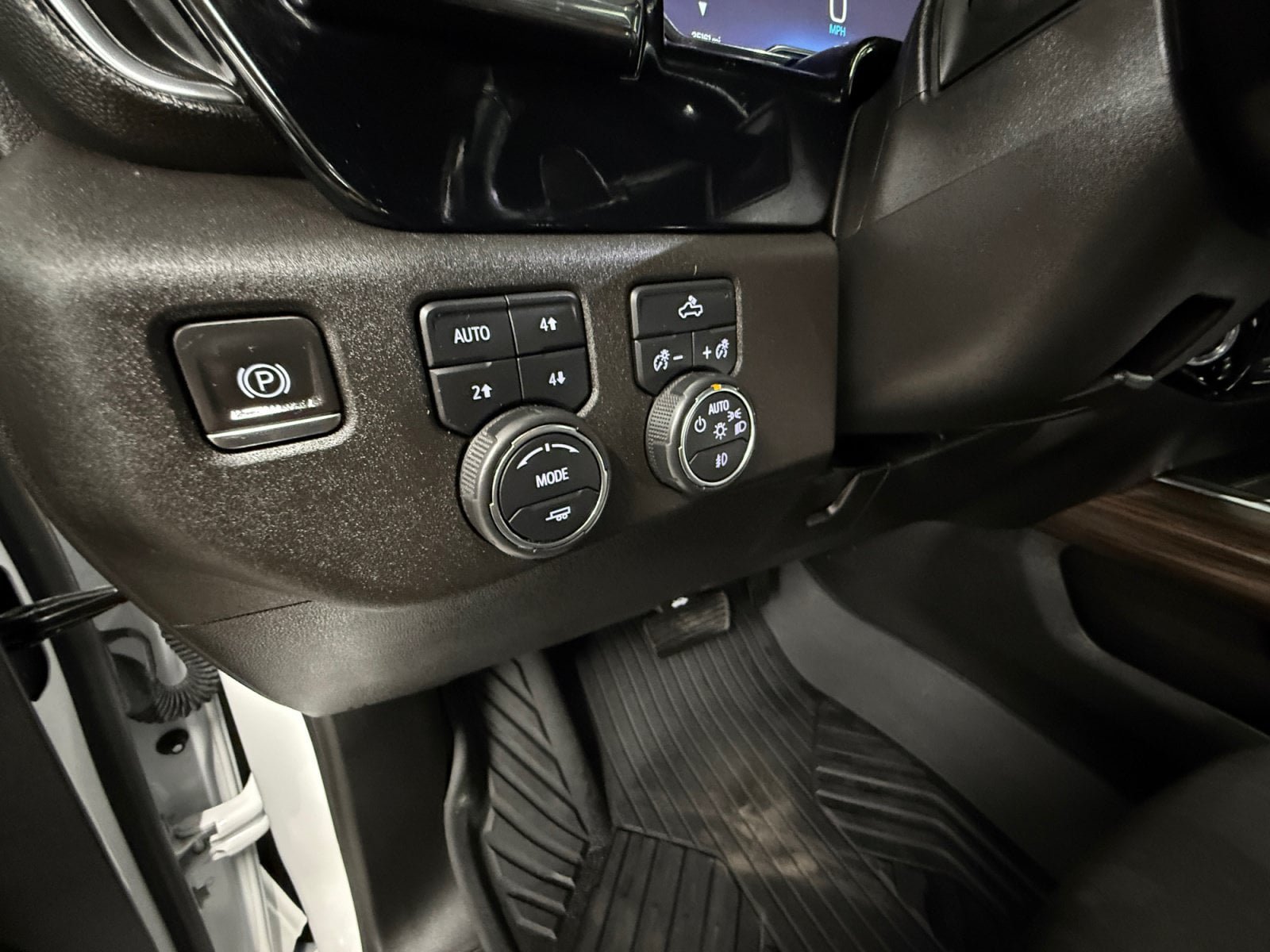 Used 2024 Chevrolet Silverado 1500 RST AWD/4WD image 23