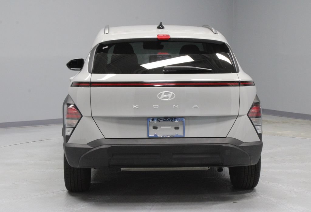 Used 2025 Hyundai Kona SEL FWD image 9