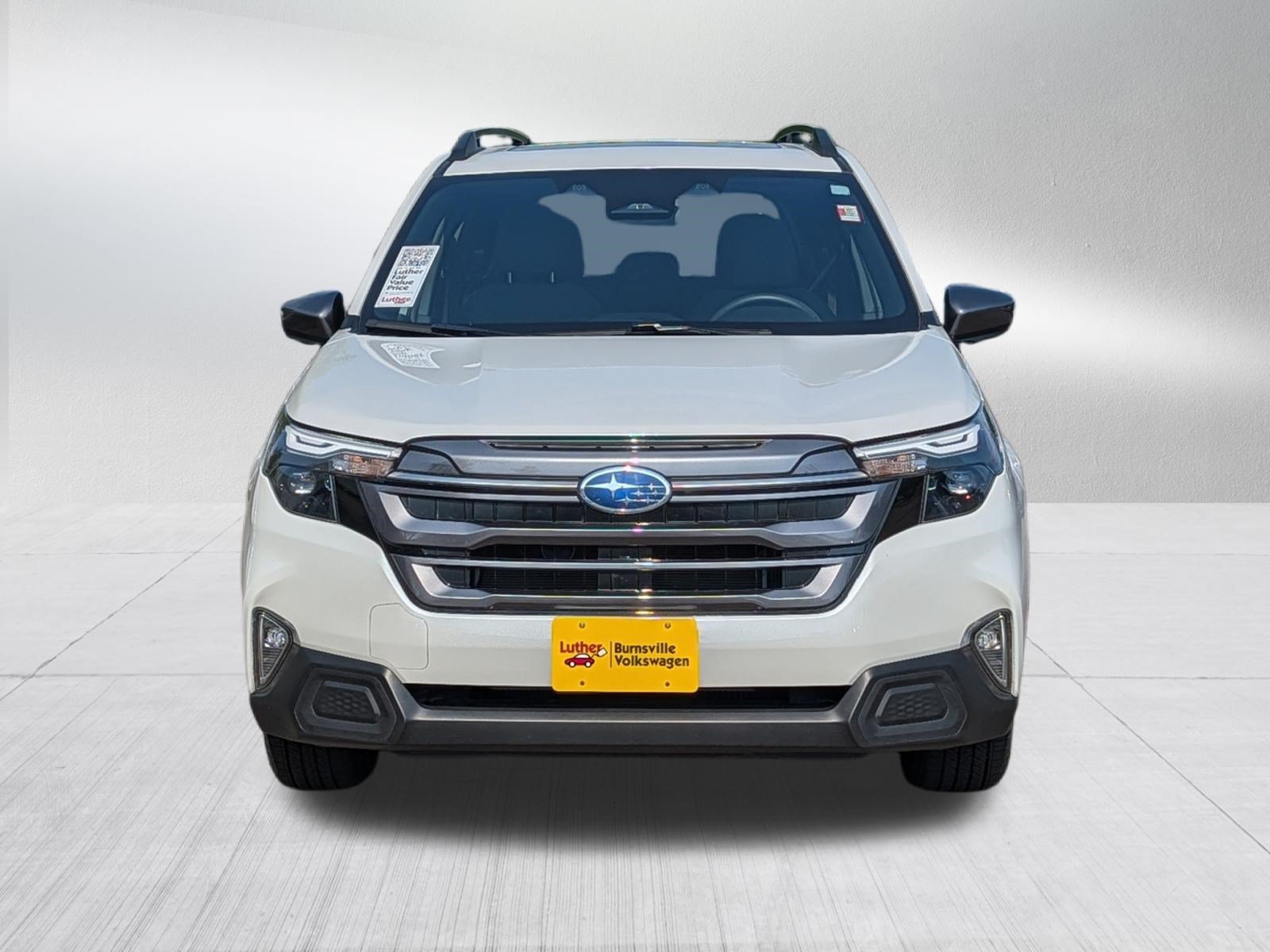 Used 2025 Subaru Forester Premium AWD/4WD image 2