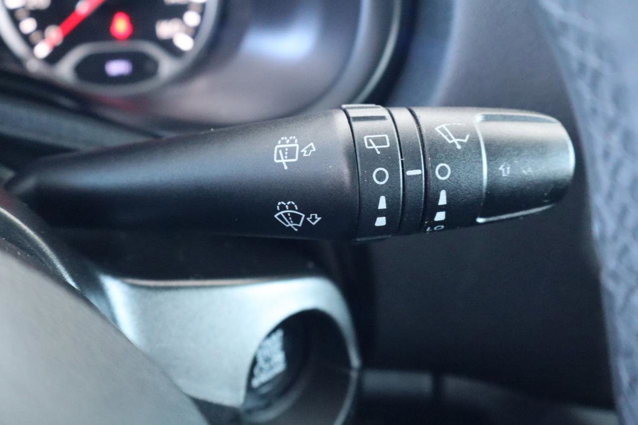 Used 2018 Jeep Renegade Latitude w/ Popular Equipment Group FWD image 24