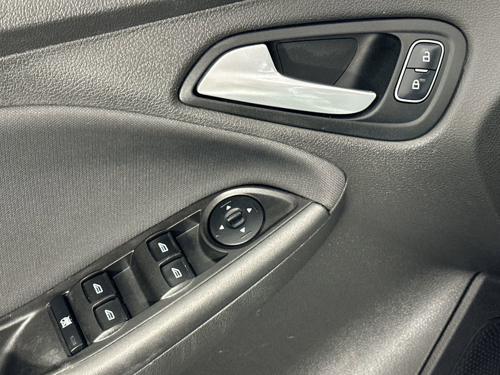 Used 2018 Ford Focus SEL w/ Cold Weather Package image 13