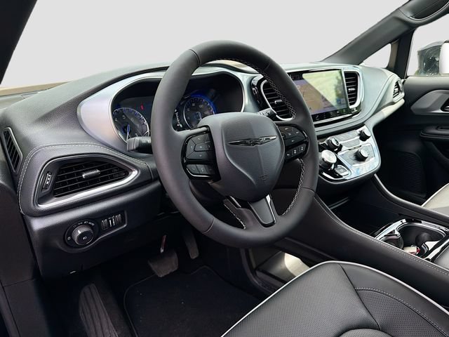 New 2026 Chrysler Pacifica Limited w/ S Appearance Package AWD/4WD image 7