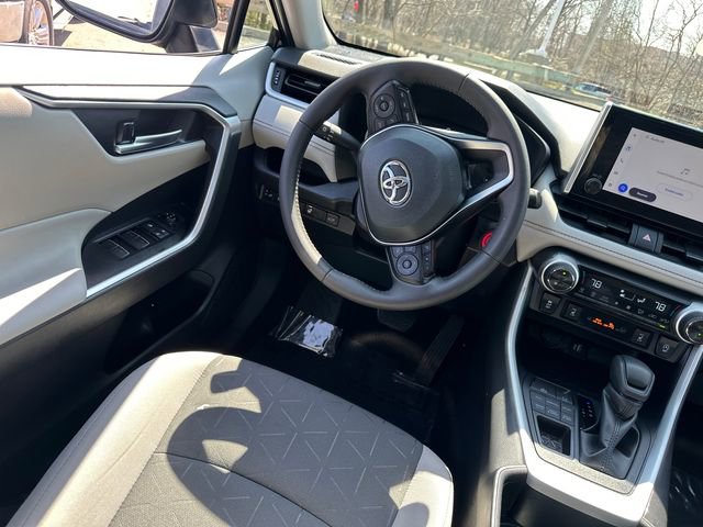 Used 2025 Toyota RAV4 XLE image 20