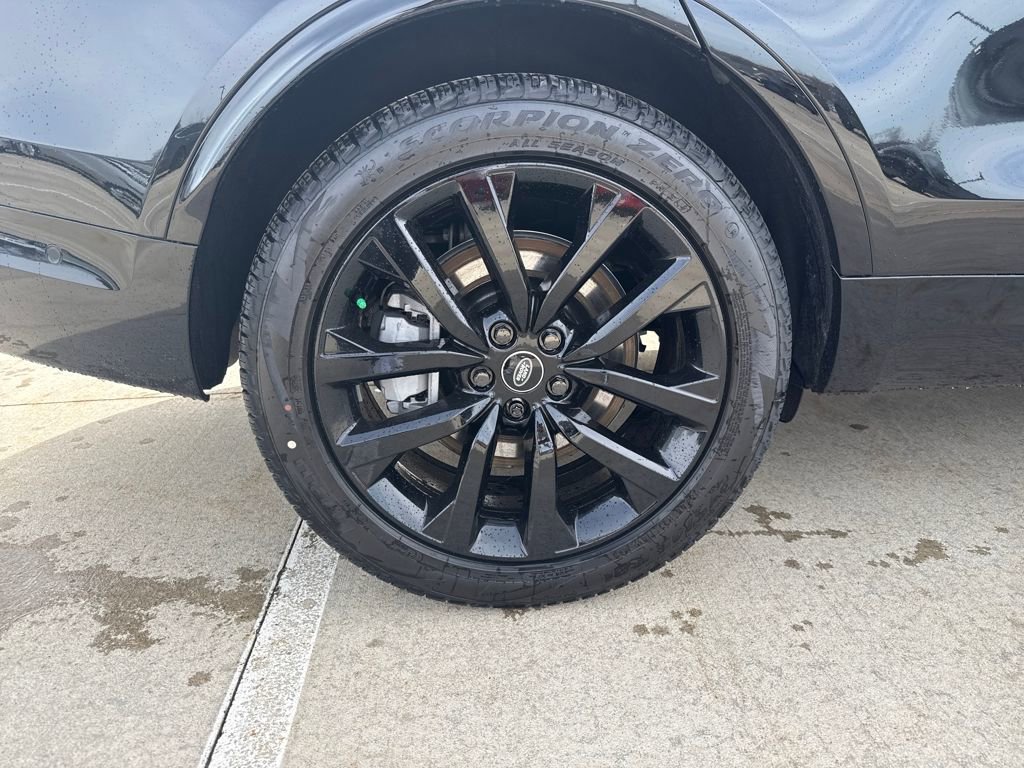 New 2026 Land Rover Discovery Limited Edition image 22