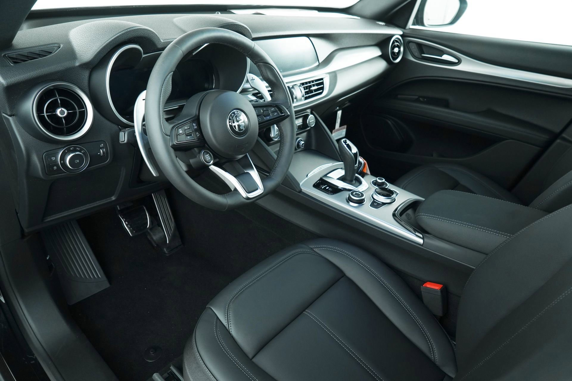 New 2025 Alfa Romeo Stelvio Sprint AWD/4WD image 18