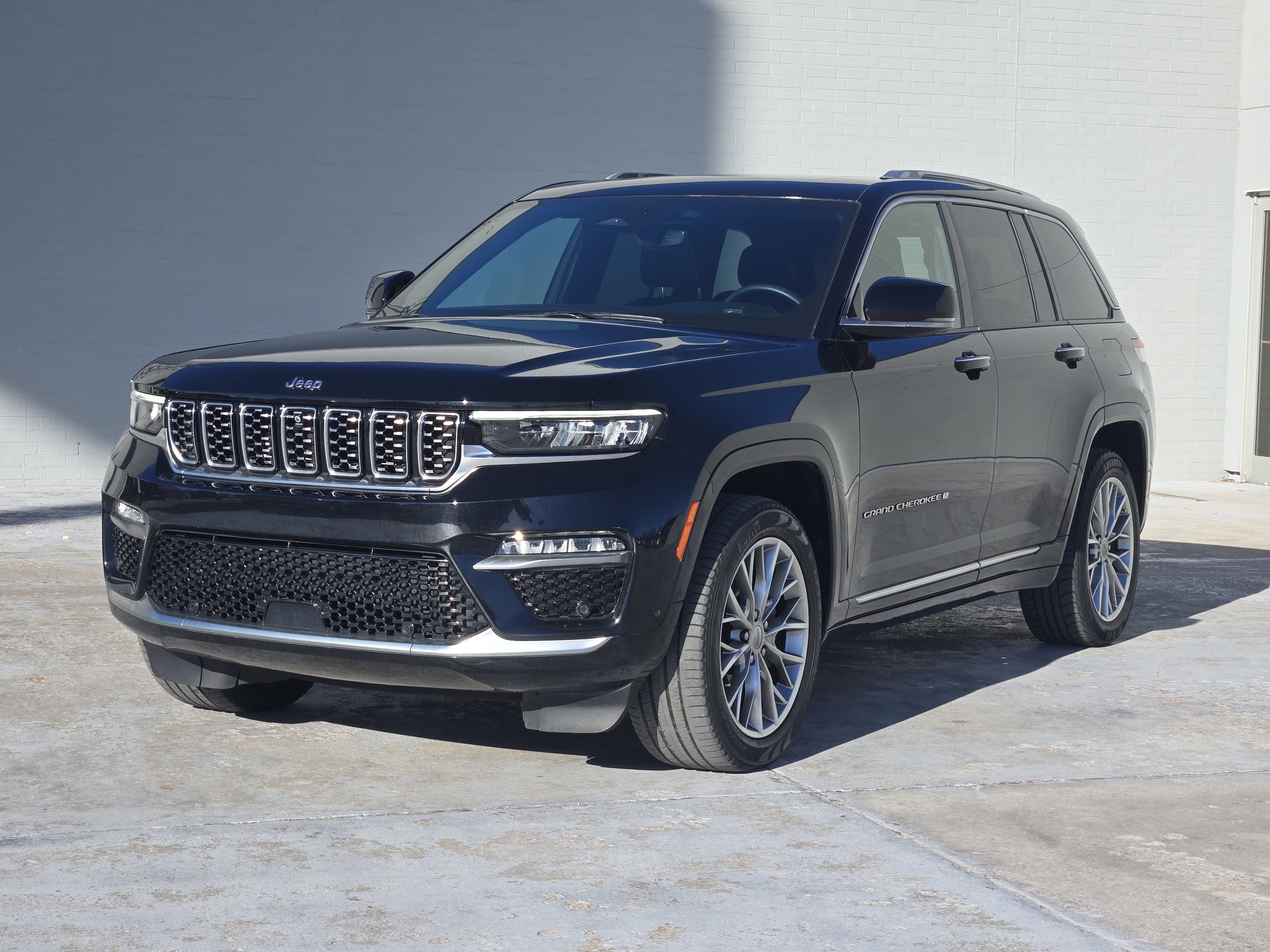 Used 2022 Jeep Grand Cherokee Summit image 4