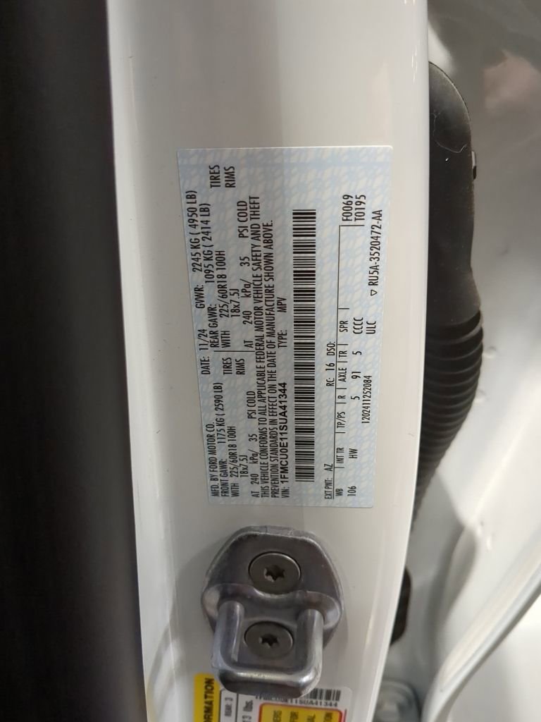 Used 2025 Ford Escape SE image 13
