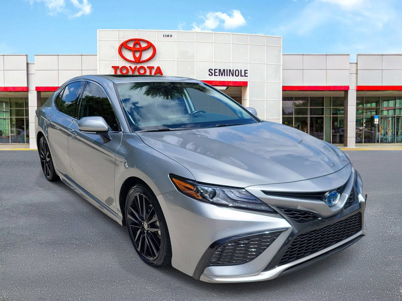 Used 2024 Toyota Camry XSE w/ Navigation Package FWD image 2