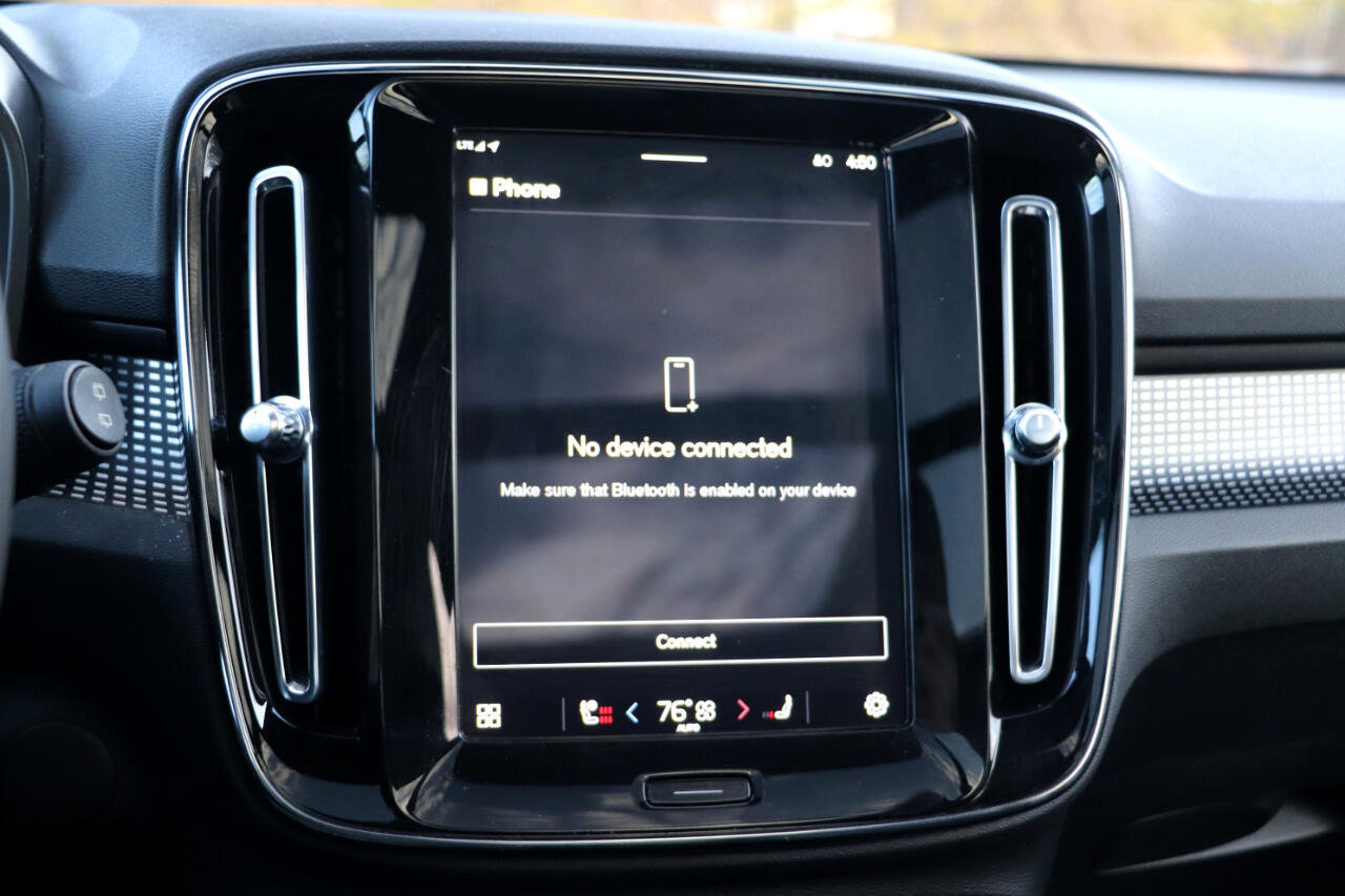 Used 2022 Volvo XC40 P8 Recharge Plus image 23