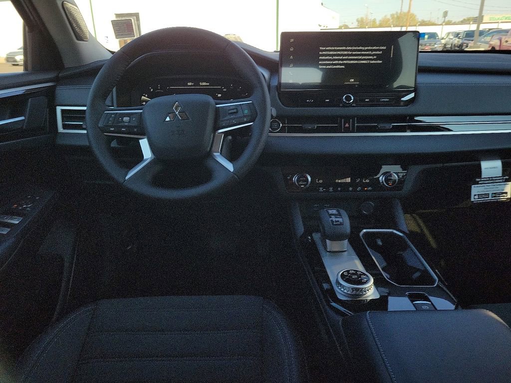 New 2025 Mitsubishi Outlander SE image 8