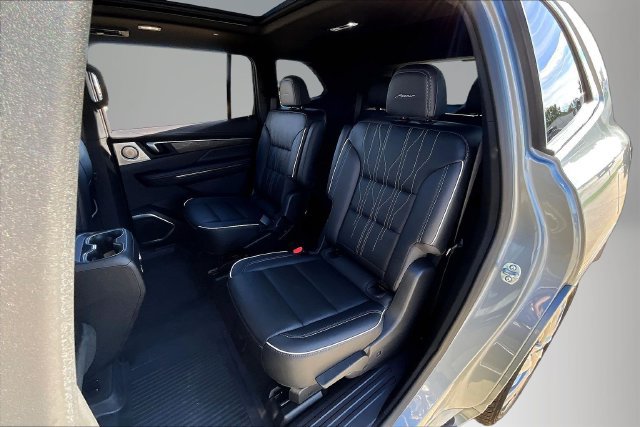 Used 2026 Buick Enclave Avenir w/ Super Cruise Package AWD/4WD image 22