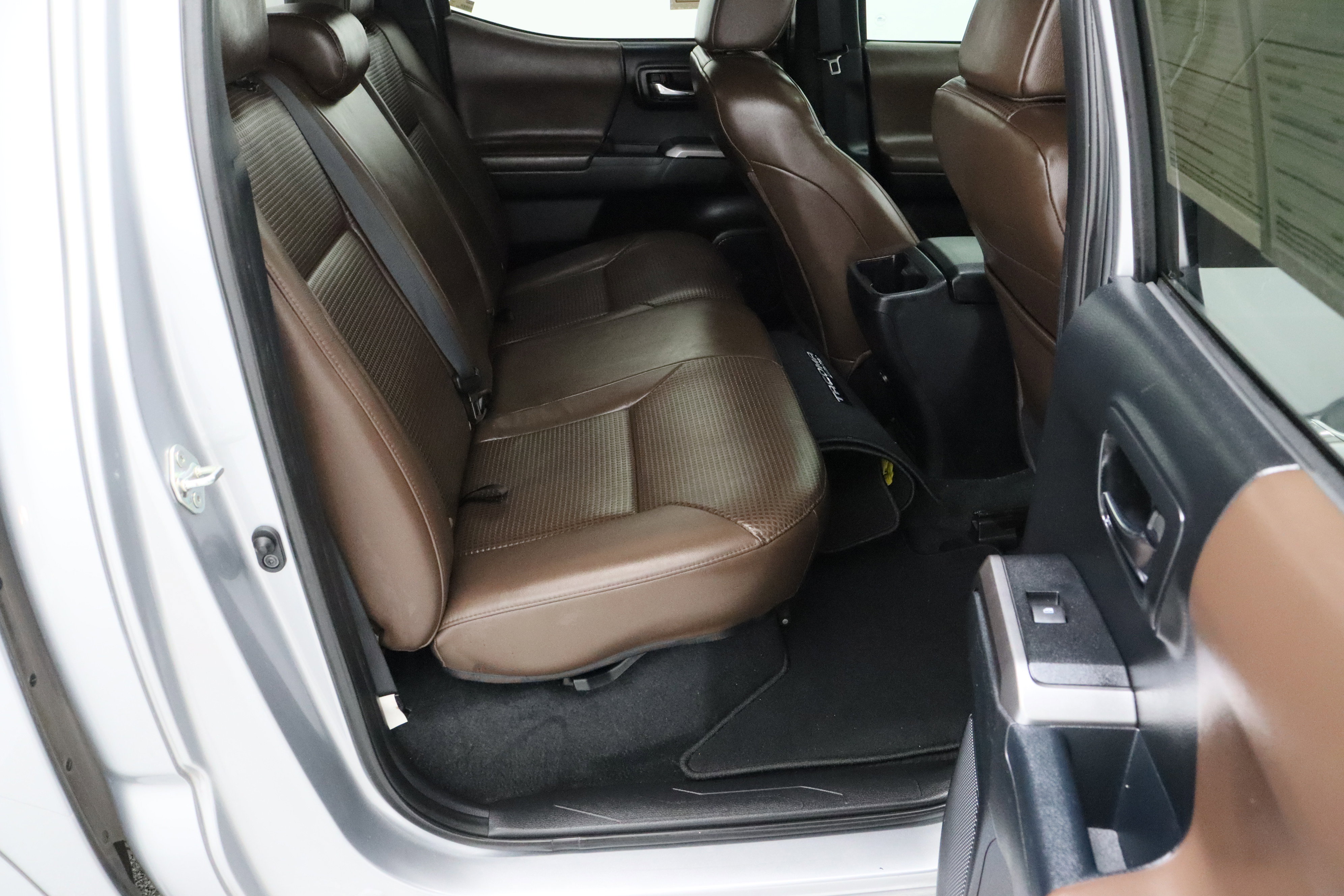 Used 2017 Toyota Tacoma Limited w/ Tow Package image 36