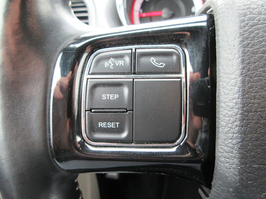 Used 2020 Dodge Grand Caravan SXT FWD image 25