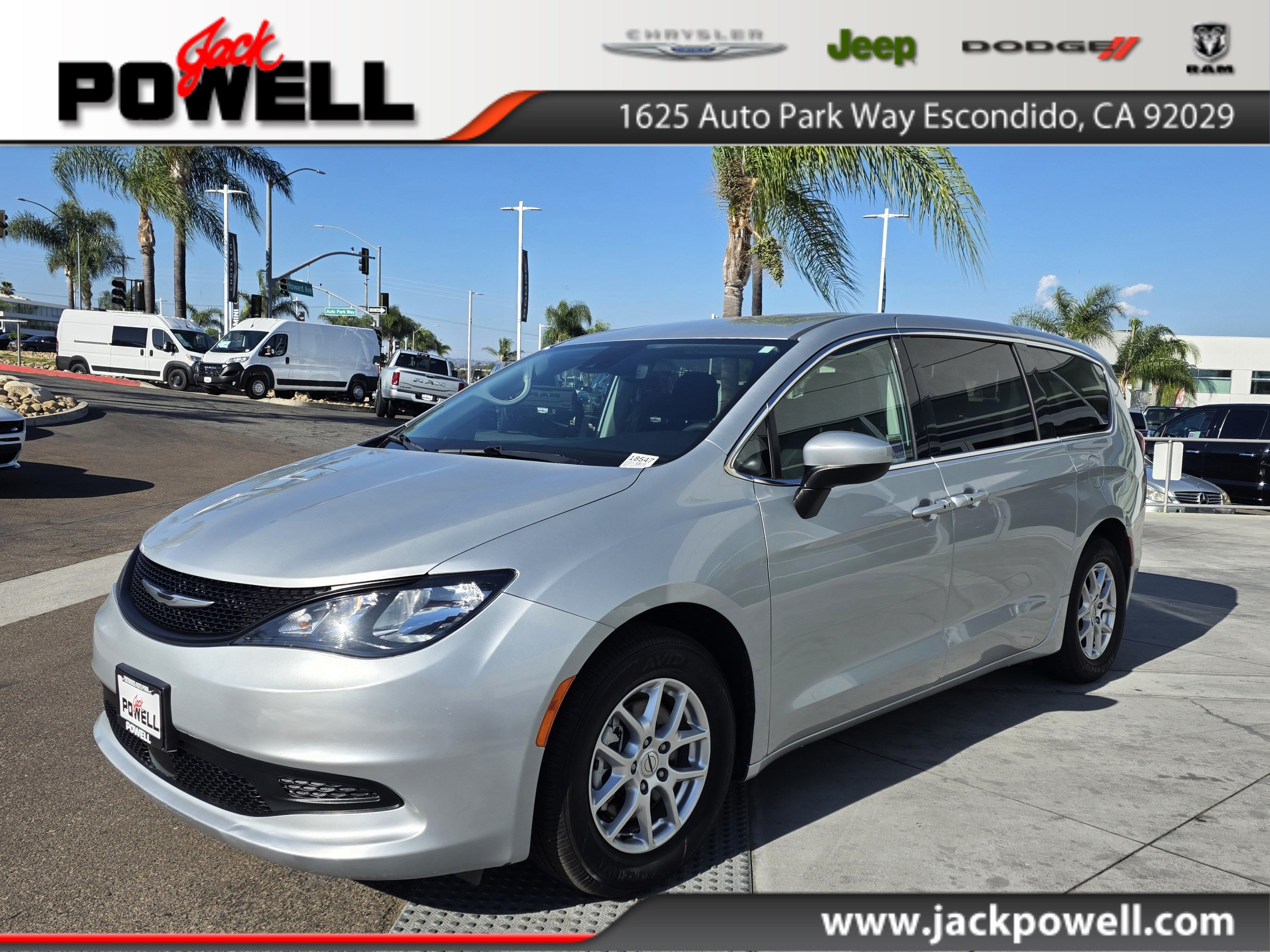 Certified 2023 Chrysler Voyager LX FWD image 1